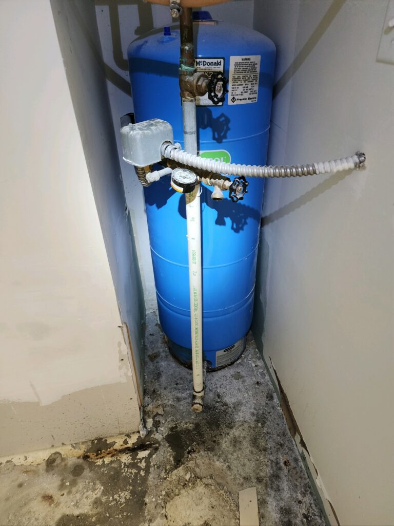 A new well bladder tank install for a customer who had a failed water bladder tank previously.